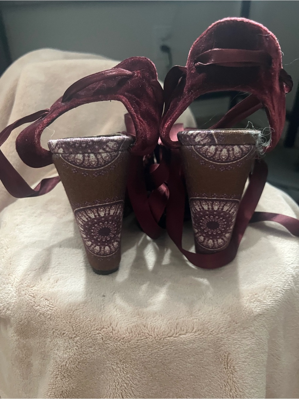 Theodora & Callum x Stuart Weitzman Biarritz Velvet Wedge Sandals Sz 5 - Picture 6 of 6